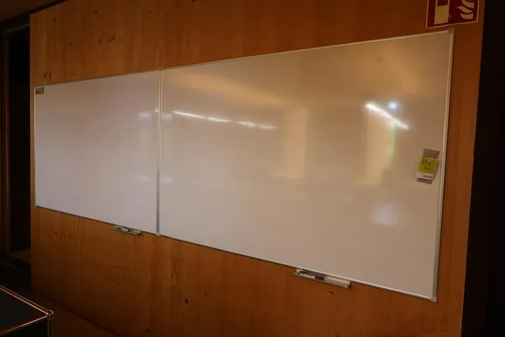 2 x Whiteboard